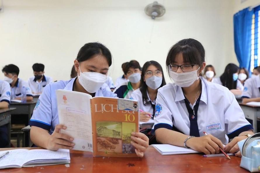 Cần triệt để đổi mới dạy học Ngữ văn và Lịch sử