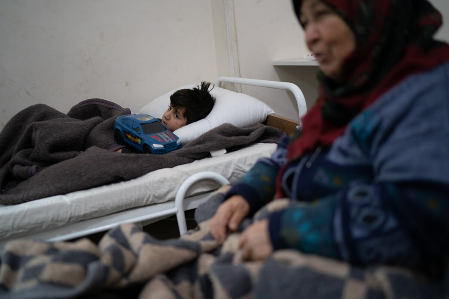 Những đứa trẻ mồ côi sau cơn đại địa chấn