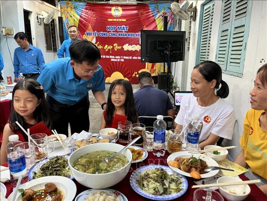 Tết ấm áp cùng công nhân trong khu nhà trọ