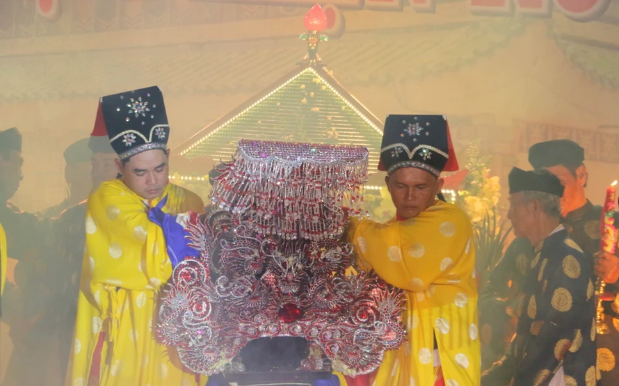 Lễ phục hiện rước tượng Bà Chúa xứ núi Sam