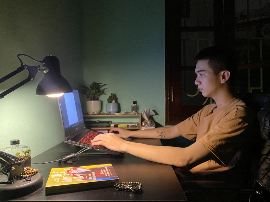 Trung Kiên tận tâm với công việc mình lựa chọn.