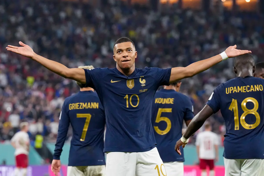 Kylian Mbappé nhận lót tay 125 triệu euro từ Real Madrid