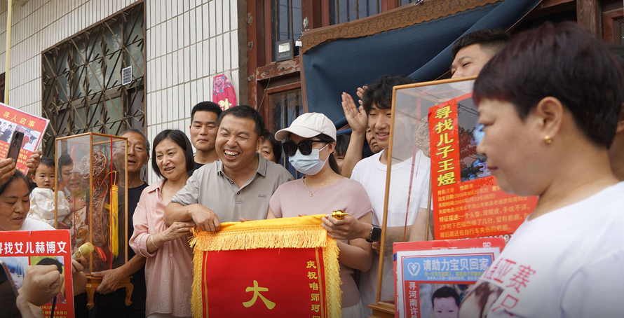 Tìm lại con gái sau 23 năm mất tích