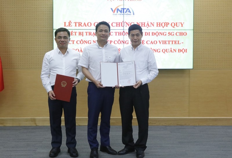 Viettel High Tech, đại diện của Tập đoàn Viettel, đã đạt chứng nhận hợp quy thiết bị trạm gốc 5G 8T8R và 32T32R. Ảnh: TL.