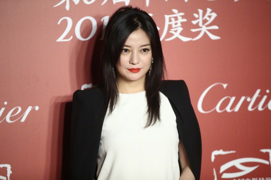 Triệu Vy chính thức tái xuất showbiz sau bê bối gian lận tài chính