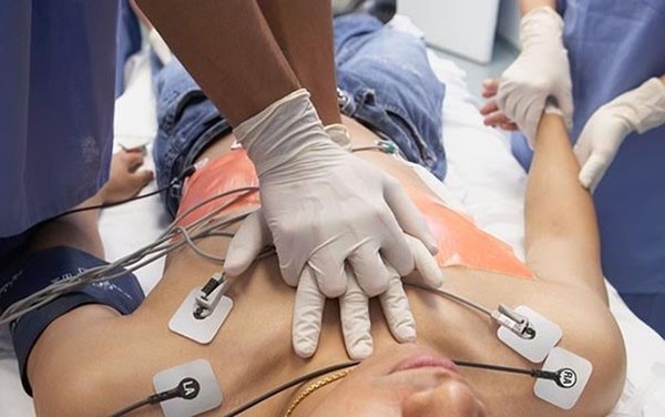 Một trường hợp bệnh nhân 62 tuổi tại Hà Nội có sẵn bệnh lý tim mạch sau khi xem bóng đá 3 trận đấu liên tục đã nhập viện. Ảnh minh họa