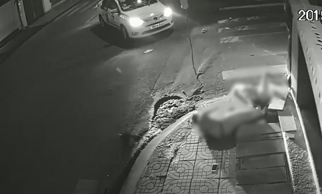 Taxi Vinasun liên quan đến vụ tai nạn. Ảnh cắt từ clip.