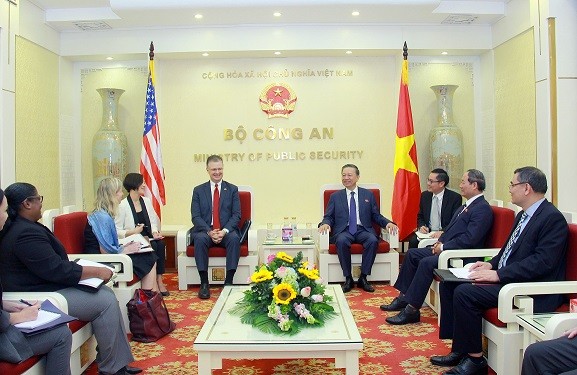 Bộ trưởng Tô Lâm và Đại sứ Daniel Kritenbrink. Ảnh: BCA.