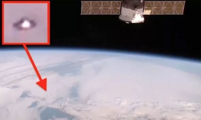 Hình ảnh UFO đang gây tranh cãi.