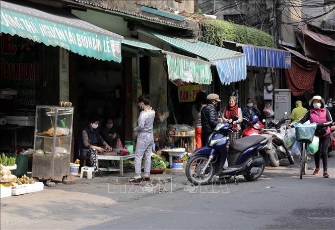 Hà Nội: Tạm dừng hoạt động các quán bia, giải tỏa chợ cóc