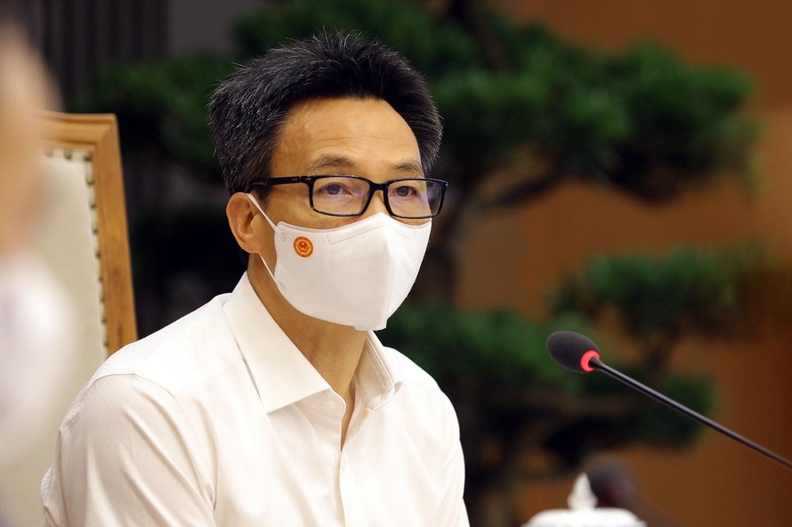 Phó Thủ tướng đề nghị Ban Chỉ đạo phòng, chống dịch ở tất cả các địa phương phải nâng cao cảnh giác ở mức cao nhất, không được có suy nghĩ dịch chỉ ở trong KCN. Ảnh: VGP/Đình Nam