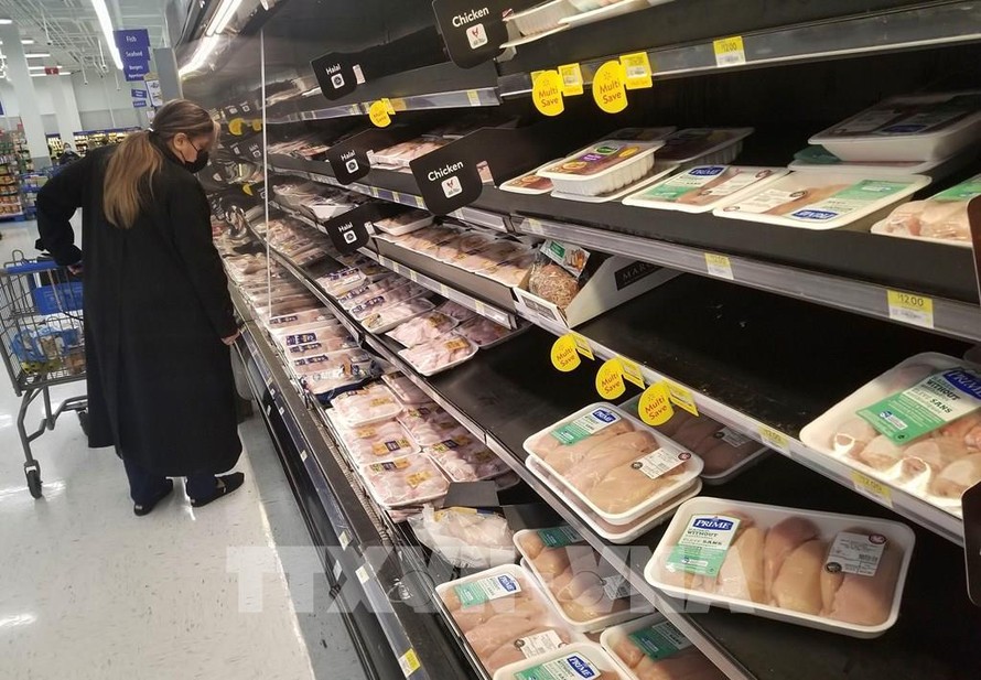 Người dân Canada tăng chi tiêu bằng thẻ tín dụng trong bối cảnh hàng hóa đắt đỏ