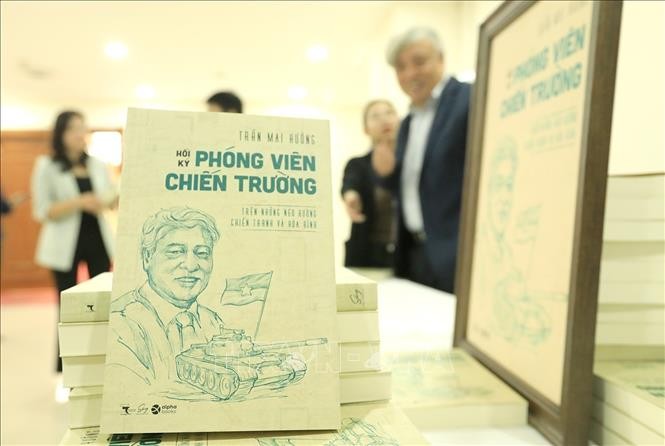 Cuốn sách “Hồi ký phóng viên chiến trường” của tác giả Trần Mai Hưởng
