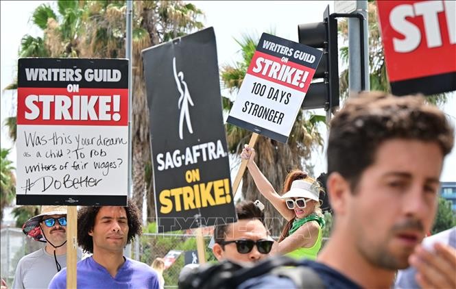 Giới diễn viên Hollywood chấp nhận hợp đồng làm việc mới, chấm dứt đình công