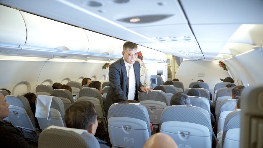 Niềm vui bất ngờ trên chuyến bay cuối năm của Bamboo Airways 