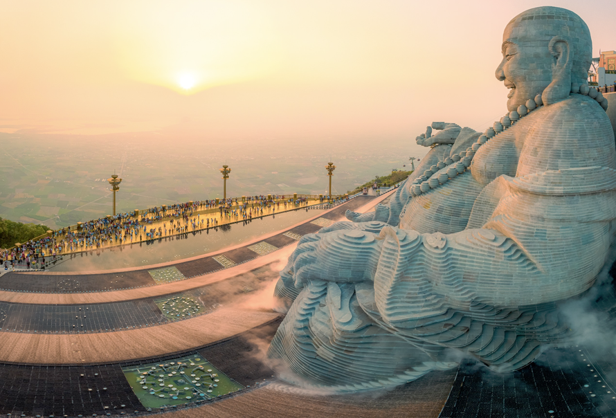 Tôn tượng Di Lặc lớn hàng đầu thế giới trên núi Bà Đen được tạo tác như nào? 