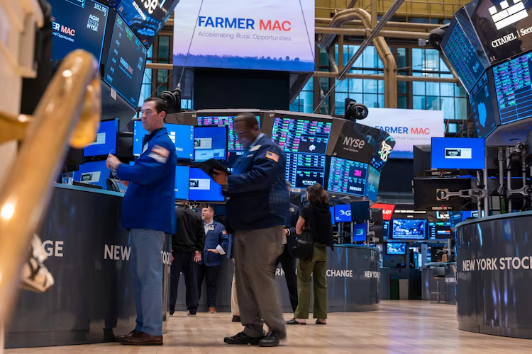 Chỉ số Dow Jones lần đầu tiên chạm mốc 40.000