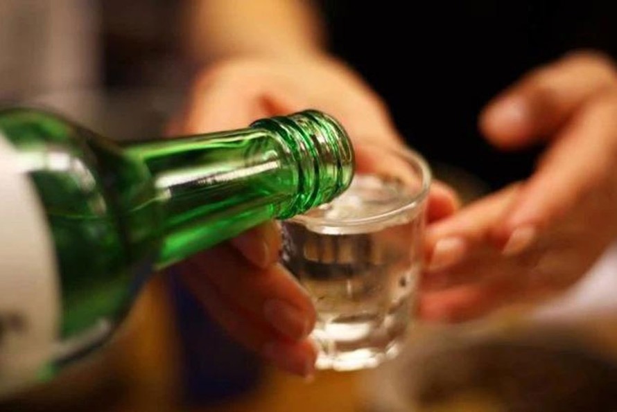 Chuyên gia khuyến cáo phòng tránh nguy cơ ngộ độc rượu trong những ngày Tết ​