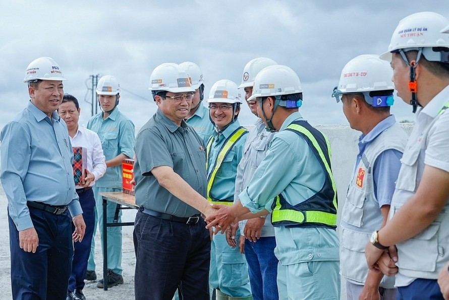 Thủ tướng chỉ đạo chăm lo, hỗ trợ người lao động làm việc trên công trường dịp Tết