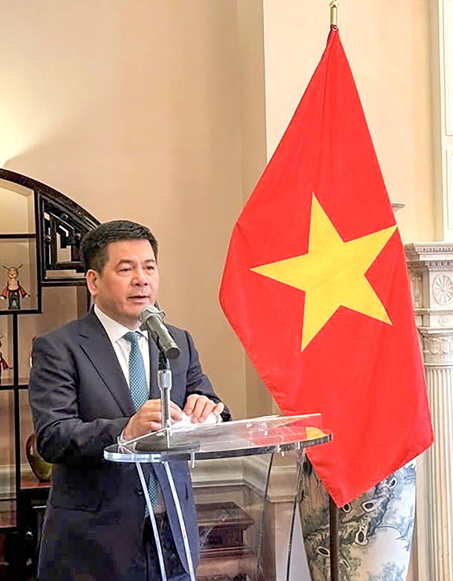 Bộ trưởng Bộ Công Thương Nguyễn Hồng Diên phát biểu tại lễ ký kết