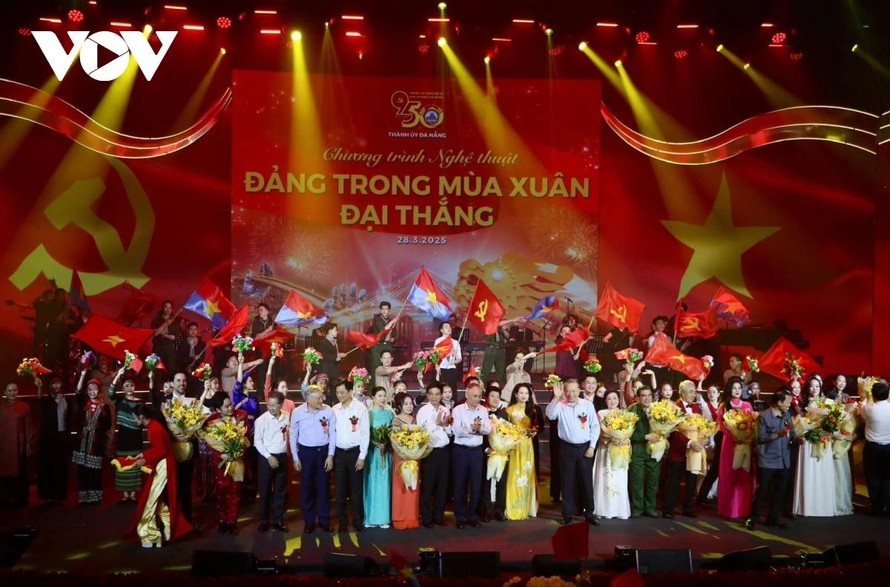 Tổng Bí thư Tô Lâm dự Chương trình nghệ thuật “Đảng trong mùa Xuân đại thắng”