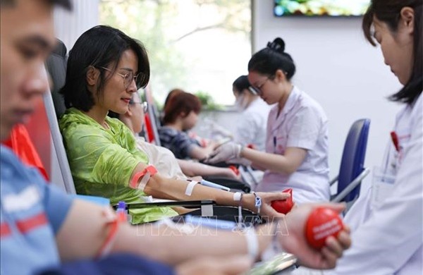 Hiến máu tình nguyện đã trở thành việc làm thường xuyên của nhiều người