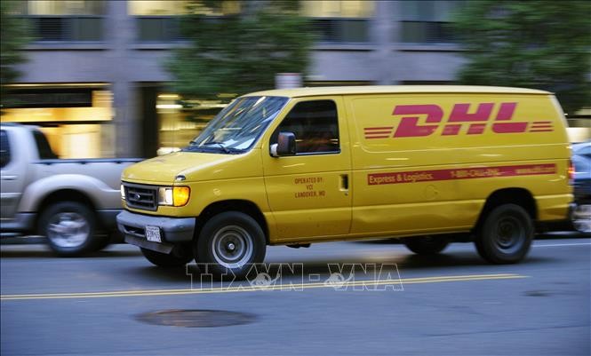 DHL tạm dừng chuyển hàng toàn cầu trên 800 USD cho người tiêu dùng Mỹ