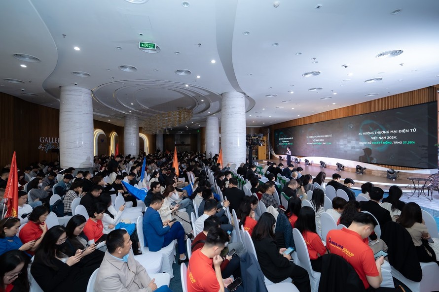 Sự kiện mở bán Boutique Collection của Vinhomes thu hút sự quan tâm của hàng trăm khách hàng 