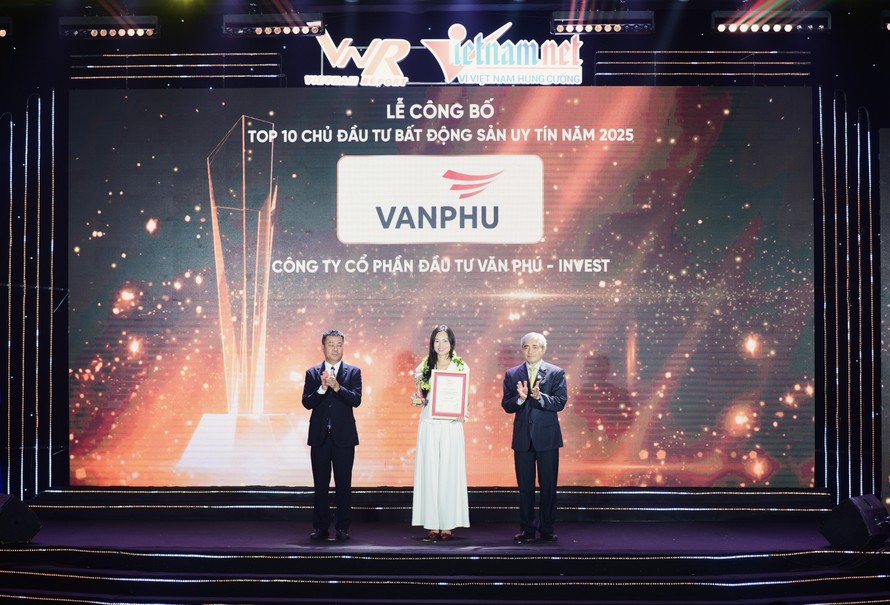 Văn Phú – Invest lần thứ ba liên tiếp được vinh danh trong Top 10 Chủ đầu tư bất động sản uy tín năm 2025 do Vietnam Report công bố 