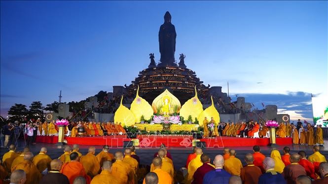 Quang cảnh Lễ cầu nguyện hòa bình thế giới tại Khu du lịch quốc gia núi Bà Đen, tỉnh Tây Ninh. Ảnh: Minh Phú/TTXVN.