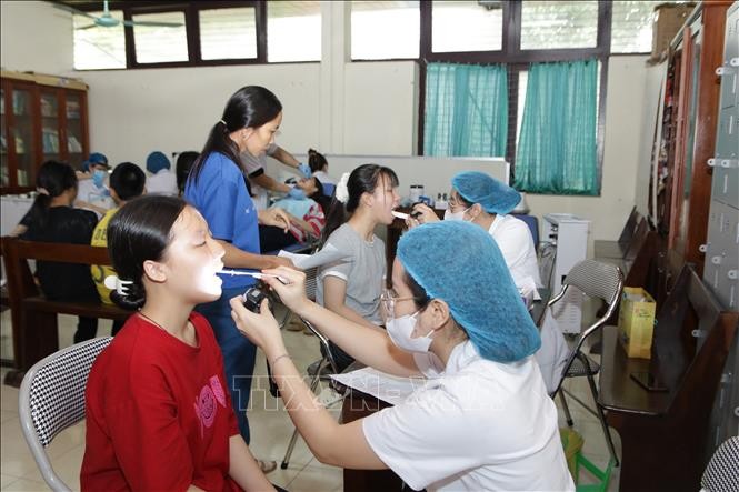 Khám miễn phí răng miệng cho trẻ em Làng trẻ em SOS Hà Nội