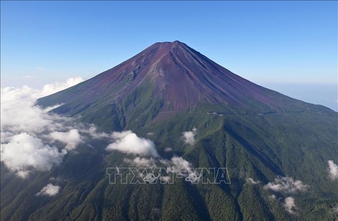 Tranh luận về việc trả phí cho hoạt động cứu hộ ở núi Phú Sĩ