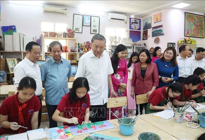 Tổng Bí thư Tô Lâm thăm hai trường học chuyên biệt tại Hà Nội