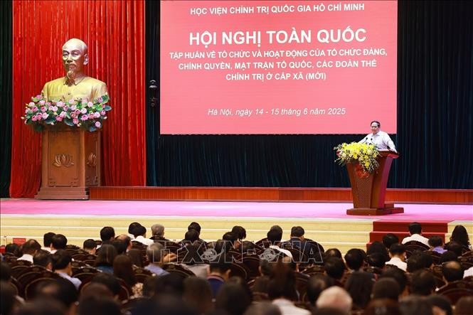 Thủ tướng Phạm Minh Chính phát biểu bế mạc Hội nghị toàn quốc tập huấn về tổ chức và hoạt động của tổ chức Đảng, chính quyền, MTTQ Việt Nam, các đoàn thể chính trị ở cấp xã (mới). Ảnh: Dương Giang/TTXVN.