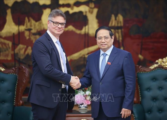 Thủ tướng Phạm Minh Chính tiếp ông Antoine Colin, Phó Chủ tịch cấp cao, phụ trách toàn cầu về chuyển đổi số và chuỗi cung ứng của Tập đoàn HP (Hoa Kỳ). Ảnh: Dương Giang/TTXVN.