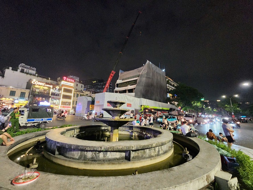 Hà Nội chính thức phá dỡ tòa nhà "Hàm cá mập"