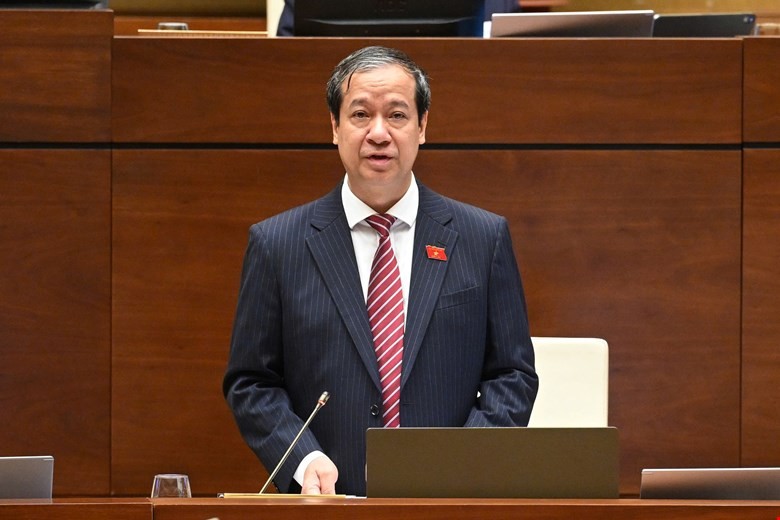 Bộ trưởng Bộ Giáo dục và Đào tạo Nguyễn Kim Sơn trả lời chất vấn của các đại biểu Quốc hội.