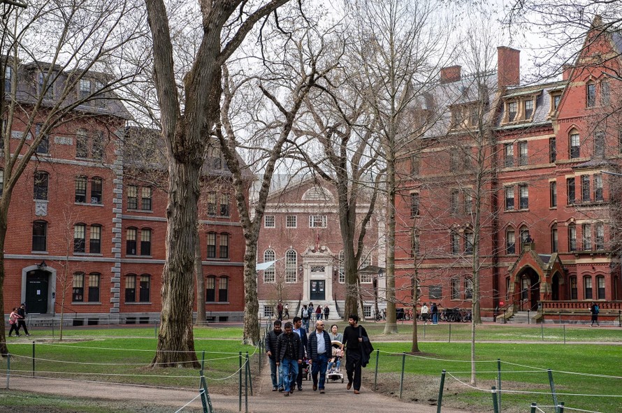 Chính quyền Mỹ đe dọa rút chứng nhận học thuật của Đại học Harvard