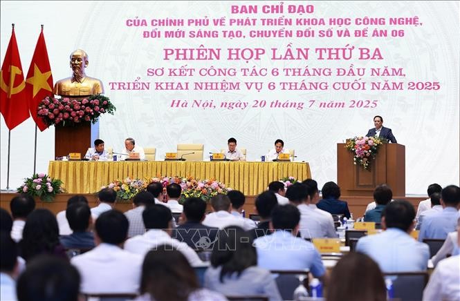 Phiên họp lần thứ 3 BCĐ về phát triển khoa học, công nghệ, đổi mới sáng tạo, chuyển đổi số và Đề án 06. Ảnh: Dương Giang/TTXVN.