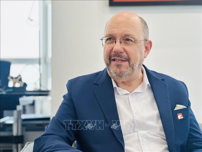 Đại sứ Thụy Sĩ tại Việt Nam Thomas Gass trả lời phỏng vấn của phóng viên TTXVN. Ảnh: Việt Đức/TTXVN