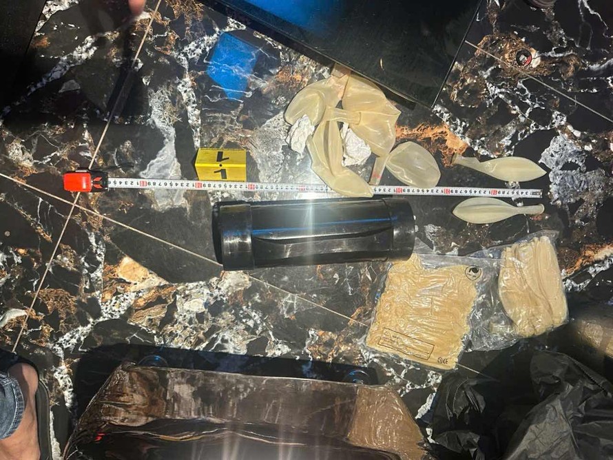 Khởi tố vụ án buôn bán "khí cười" quy mô lớn