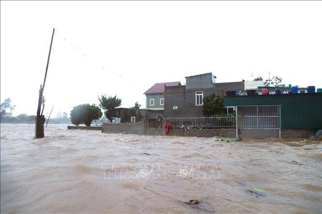 Phó Thủ tướng Trần Hồng Hà: Ưu tiên khắc phục thiệt hại tại cơ sở giáo dục, y tế