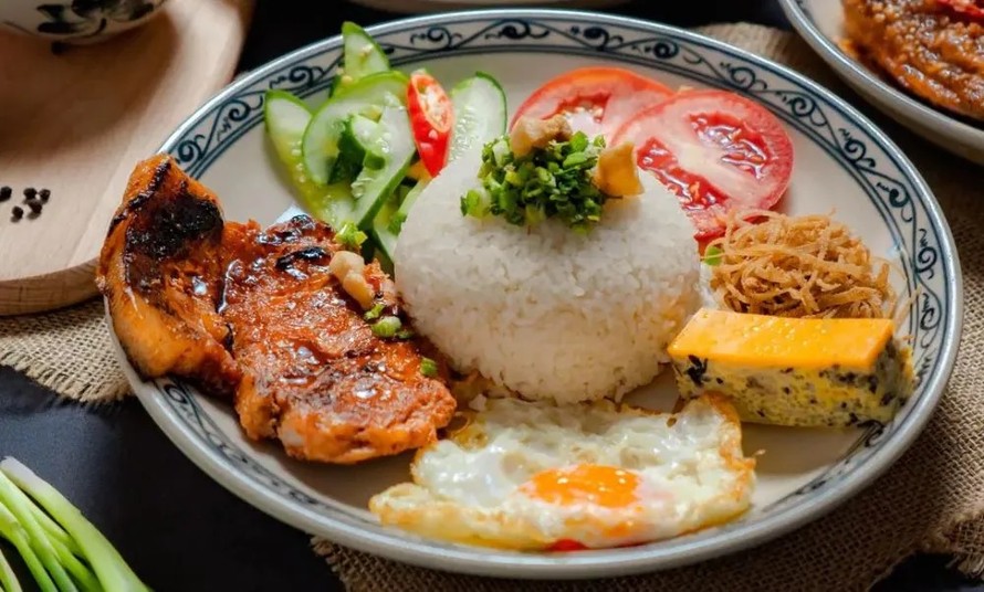 Cơm tấm Việt Nam xuất hiện trong thực đơn của hệ thống ăn nhanh hàng đầu của Nhật Bản