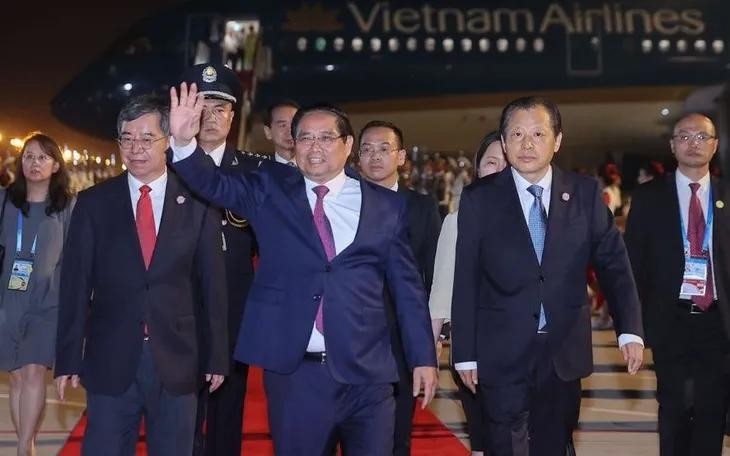 Thủ tướng Phạm Minh Chính tới Thiên Tân bắt đầu chuyến công tác dự Hội nghị thượng đỉnh Tổ chức Hợp tác Thượng Hải