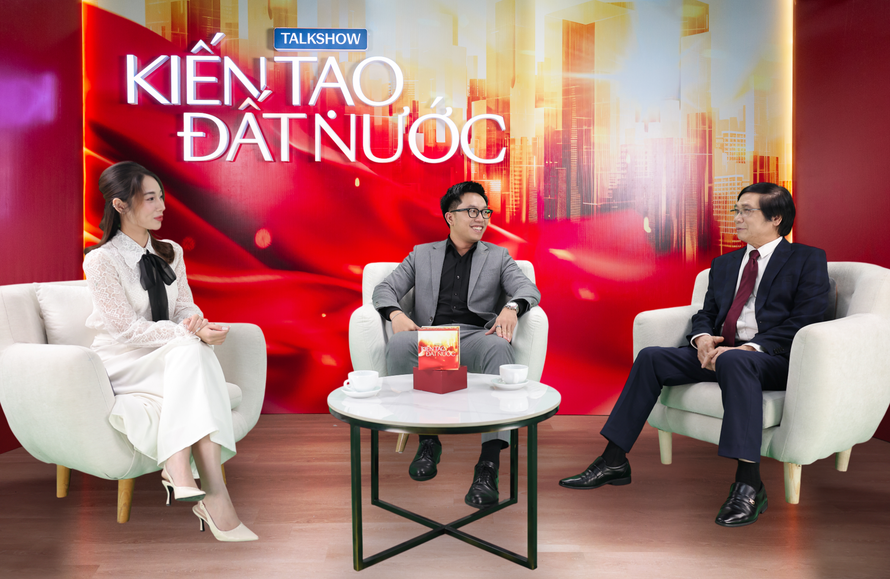 KTS. Trần Ngọc Chính - Chủ tịch Hội Quy hoạch – Kiến trúc, Nguyên Thứ trưởng Bộ Xây dựng và Ông Nguyễn Hoàng Triều – Phó Giám đốc Khối thiết kế Masterise Group tại Talkshow Kiến tạo Đất nước - Tự hào Việt Nam