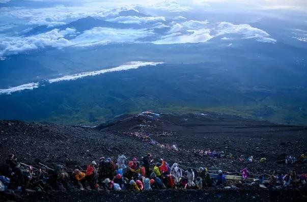 Sự cố leo núi Phú Sĩ giảm mạnh nhờ quy định mới