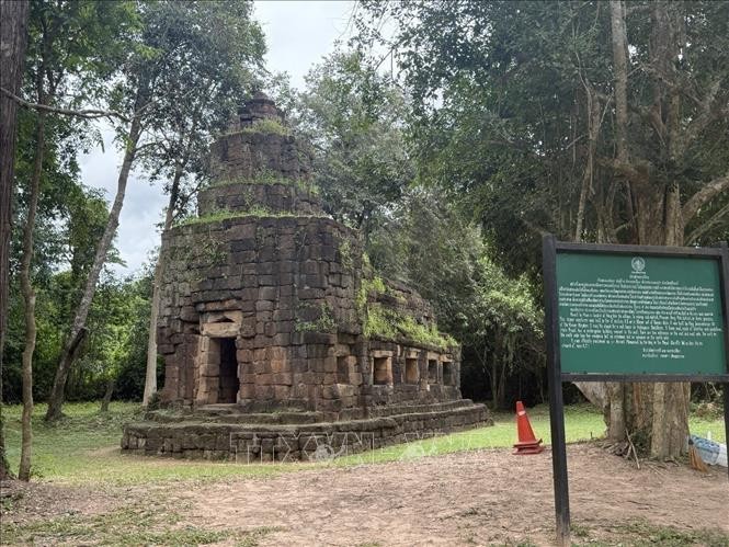 Đền Ta Muen Thom là công trình tôn giáo được xây dựng vào thế kỷ XIII sau Công nguyên. Ngôi đền này nằm trong những di tích đang tranh chấp giữa Thái Lan và Campuchia tại khu vực biên giới giữa hai nước. Ảnh: Phạm Hải/PV TTXVN tại Thái Lan