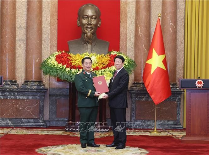 Chủ tịch nước trao quyết định bổ nhiệm Chủ nhiệm Tổng cục chính trị và thăng quân hàm Đại tướng, Thượng tướng