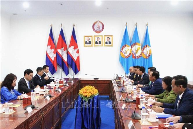 Tăng cường tin cậy chính trị và đoàn kết nhân dân hai nước Việt Nam - Campuchia
