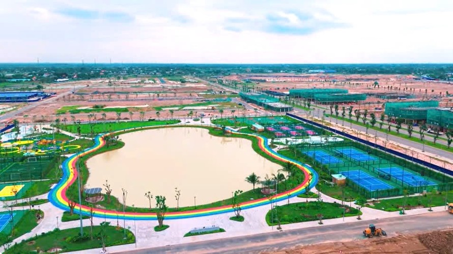 Công viên trung tâm The Green Lake đang dần hoàn thiện trong lòng Vinhomes Green City